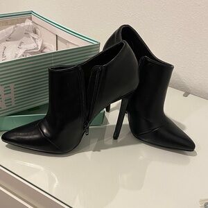 FRH Black Pointed Toe Heeled Boots